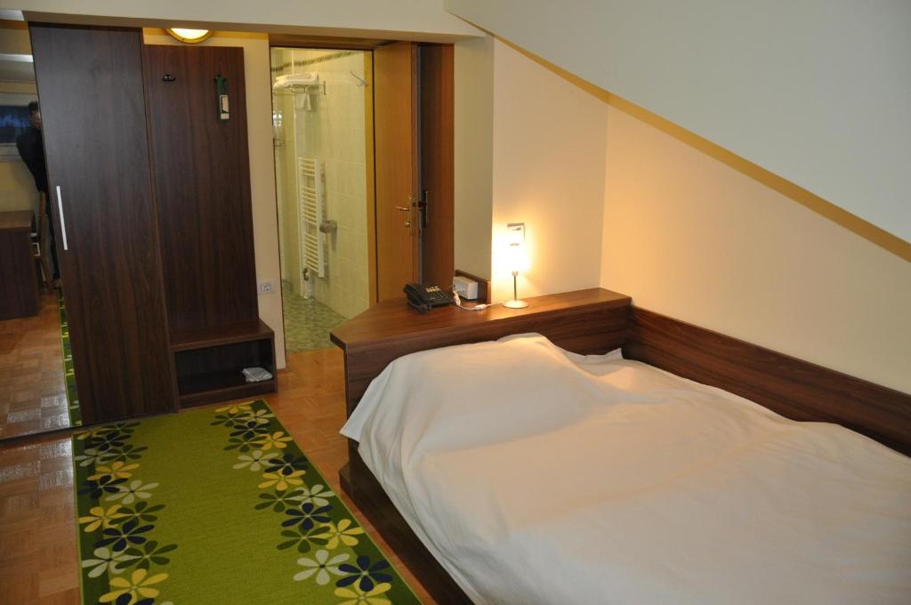 Penzion Kmecki Hram Ljubljana Chambre photo