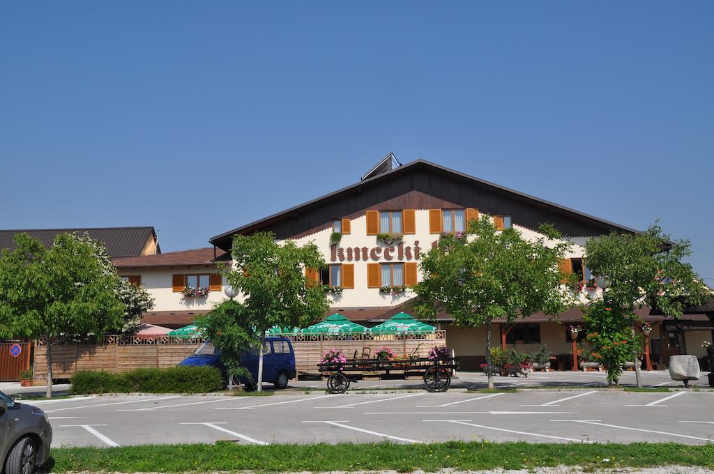 Penzion Kmecki Hram Ljubljana Extérieur photo